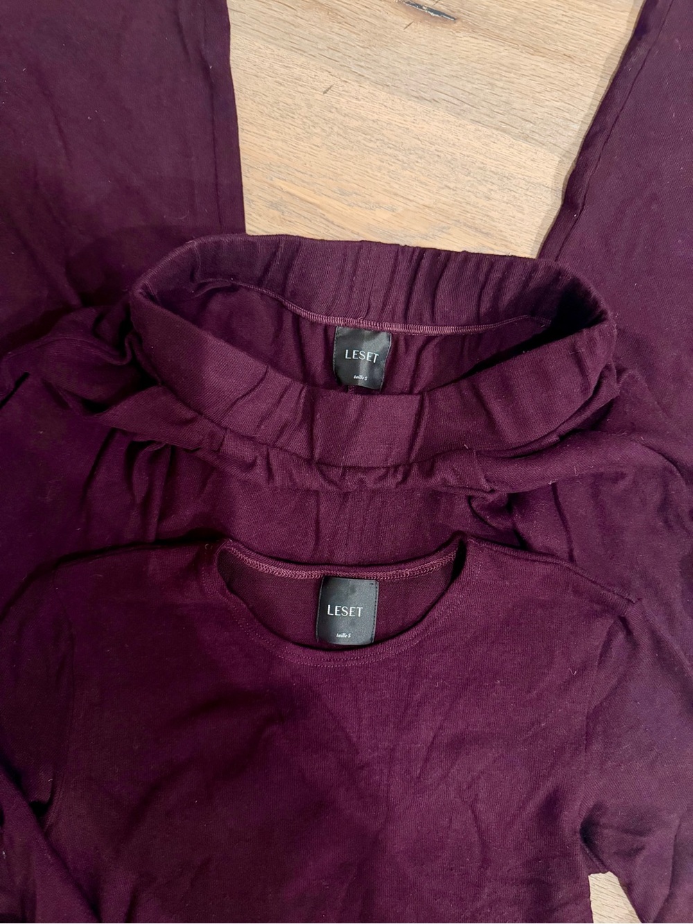 LESET Lauren Slim Fit Crewneck Top Dark Berry Small - Picture 4 of 5